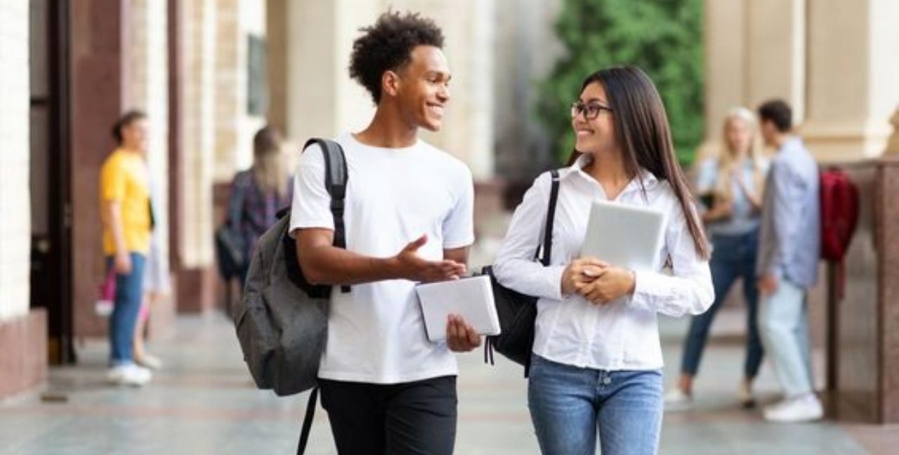 Lulus Kuliah Langsung Nganggur? Tren 'Gap Year 2.0' yang Justru Bikin Anak Makin Dilirik HRD